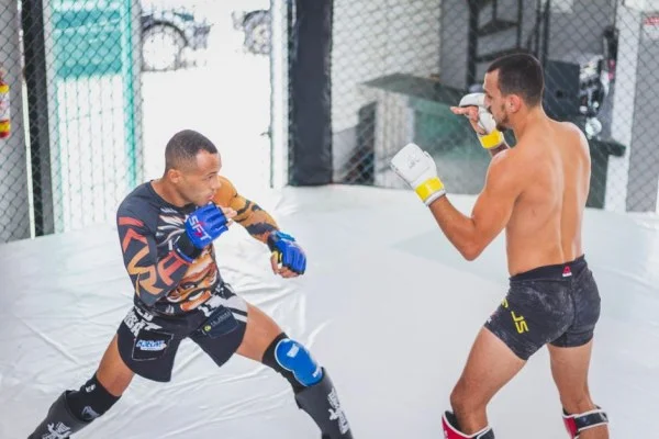 宋亚东UFC雏量级排名升至前五中国男性格斗迎来历史性突破